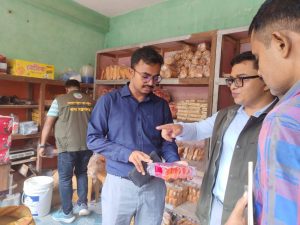 লক্ষ্মীপুরে অস্বাস্থ্যকর পরিবেশে খাবার তৈরি বেকারীকে ১ লাখ টাকা জরিমানা